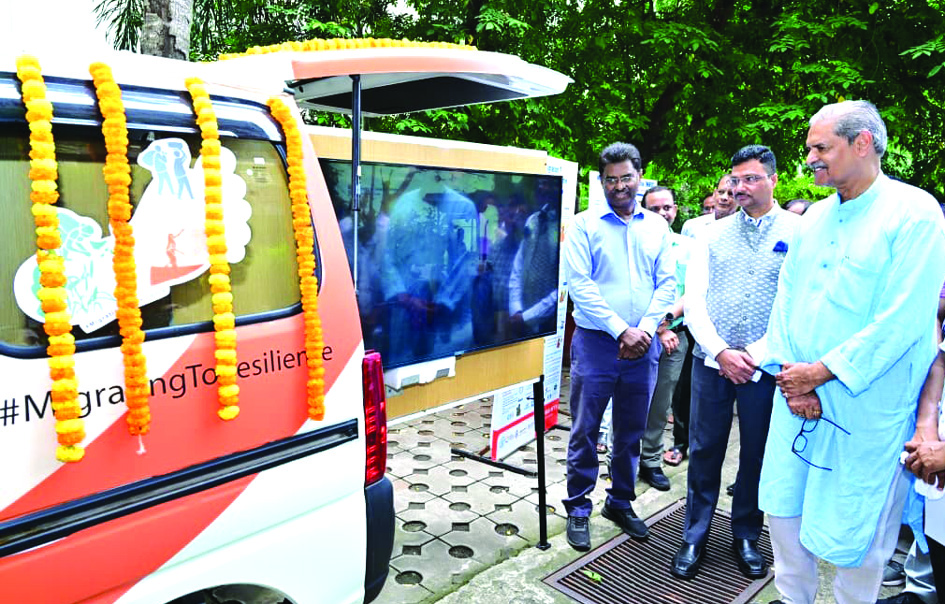 Mobile migrant center inaugurated