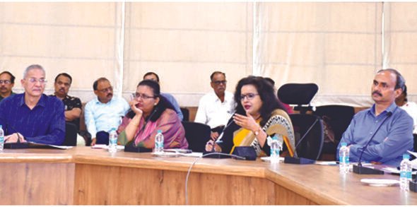 Review on role of IT in Business reforms
