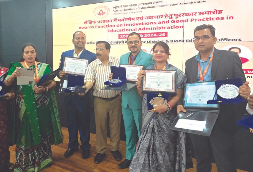 Seven Education officers of Odisha got Nationaol award