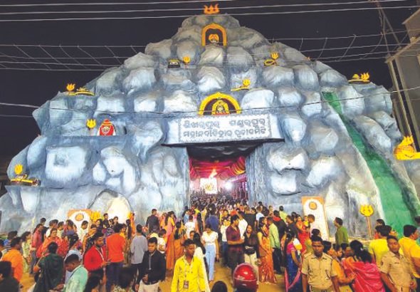 Crowd in Katak Durga Puja