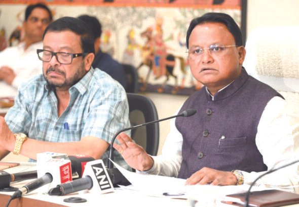 Cyclone preparedness review by CM